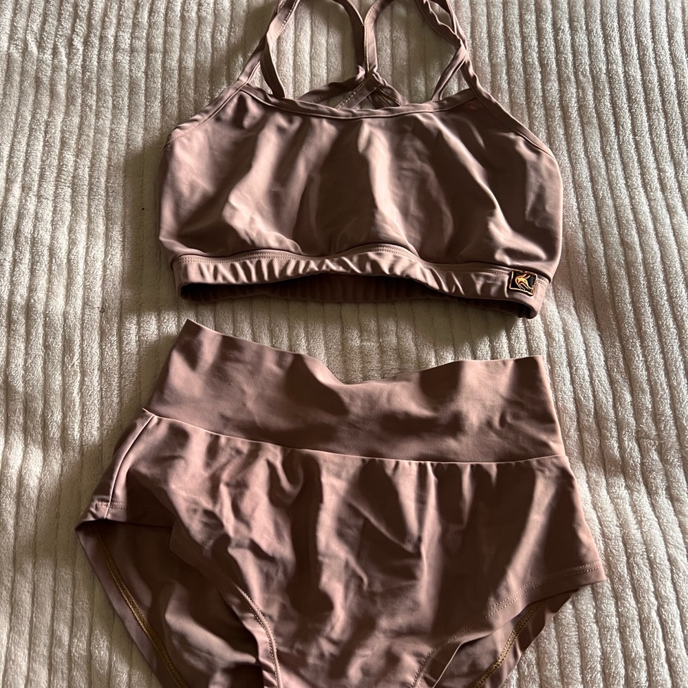 Tan pole dance set